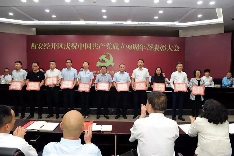學習先進典型 爭做優(yōu)秀黨員